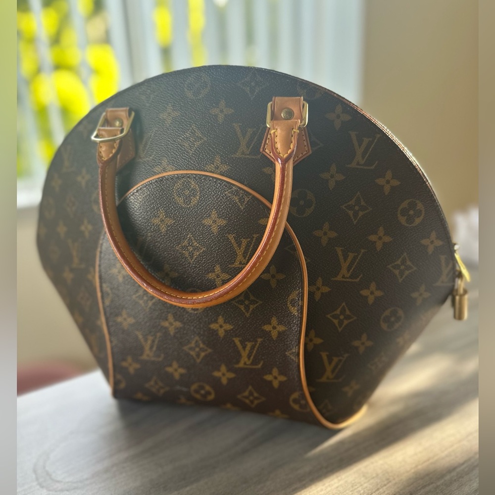 Louis Vuitton Ellipse Monogram bag